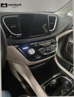 2023 Chrysler Pacifica Limited Van 4D thumbnail 11