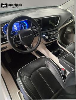 2023 Chrysler Pacifica Limited Van 4D thumbnail 9