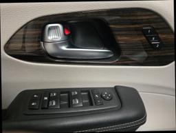 2023 Chrysler Pacifica Limited Van 4D thumbnail 10