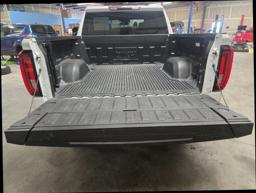 2025 GMC Sierra 1500 Crew Cab SLT Pickup 4D 5 3/4 ft thumbnail 17
