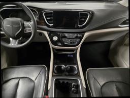 2023 Chrysler Pacifica Hybrid Limited Van 4D thumbnail 18