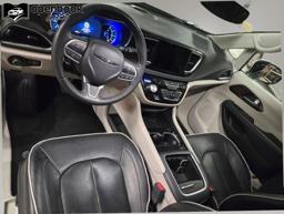 2023 Chrysler Pacifica Hybrid Limited Van 4D thumbnail 9