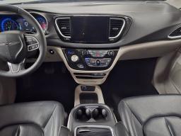 2023 Chrysler Pacifica Touring L Van 4D thumbnail 16