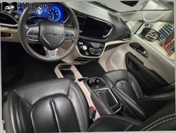 2023 Chrysler Pacifica Touring L Van 4D thumbnail 9