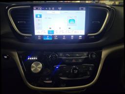 2023 Chrysler Pacifica Touring L Van 4D thumbnail 12