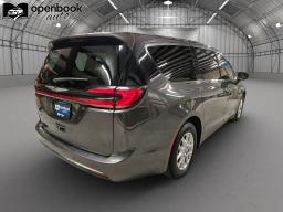 2023 Chrysler Pacifica Touring L Van 4D thumbnail 5