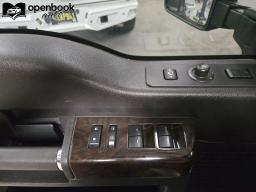 2016 Ford F250 Super Duty Crew Cab Platinum Pickup 4D 6 3/4 ft thumbnail 10