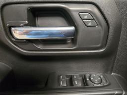 2023 Chevrolet Silverado 1500 Crew Cab Custom Pickup 4D 5 3/4 ft thumbnail 10