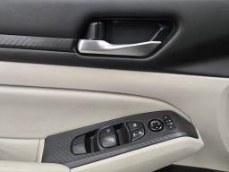 2025 Nissan Altima 2.5 SV Sedan 4D thumbnail 10