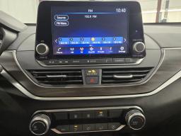2024 Nissan Altima 2.5 SV Sedan 4D thumbnail 12