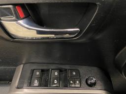 2022 Toyota Tacoma Double Cab TRD Off-Road Pickup 4D 5 ft thumbnail 9