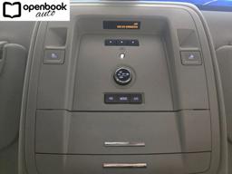 2018 Cadillac Escalade Sport Utility 4D thumbnail 13