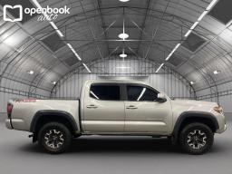 2022 Toyota Tacoma Double Cab TRD Off-Road Pickup 4D 5 ft thumbnail 5