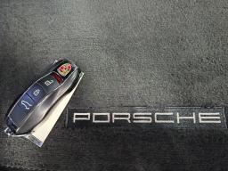2020 Porsche Macan Sport Utility 4D thumbnail 21