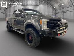 2017 Ford F250 Super Duty Crew Cab Lariat Pickup 4D 6 3/4 ft thumbnail 4