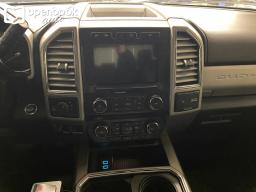 2017 Ford F250 Super Duty Crew Cab Lariat Pickup 4D 6 3/4 ft thumbnail 11