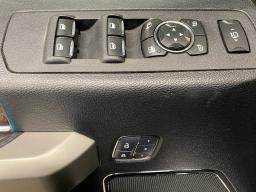 2017 Ford F250 Super Duty Crew Cab Lariat Pickup 4D 6 3/4 ft thumbnail 9