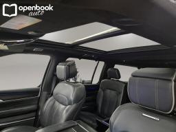 2024 Jeep Grand Wagoneer L Series II Obsidian Sport Utility 4D thumbnail 19