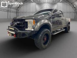 2017 Ford F250 Super Duty Crew Cab Lariat Pickup 4D 6 3/4 ft thumbnail 2