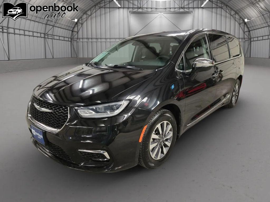 2023 Chrysler Pacifica Hybrid Limited Van 4D