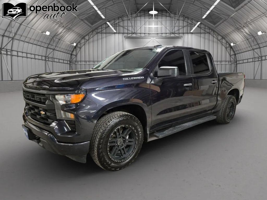 2023 Chevrolet Silverado 1500 Crew Cab Custom Pickup 4D 5 3/4 ft