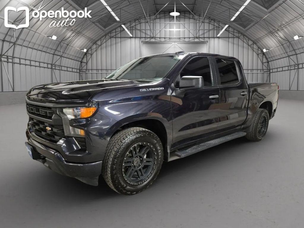 2023 Chevrolet Silverado 1500 Crew Cab Custom Pickup 4D 5 3/4 ft